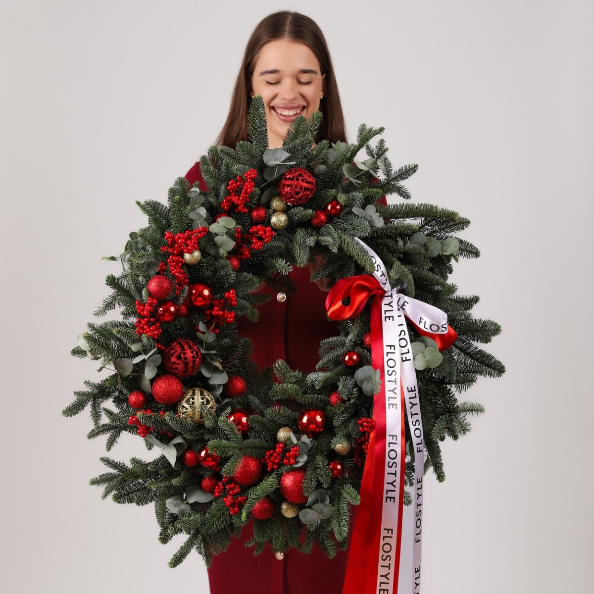 ogromnyj novogodnij venok iz eli  1-1